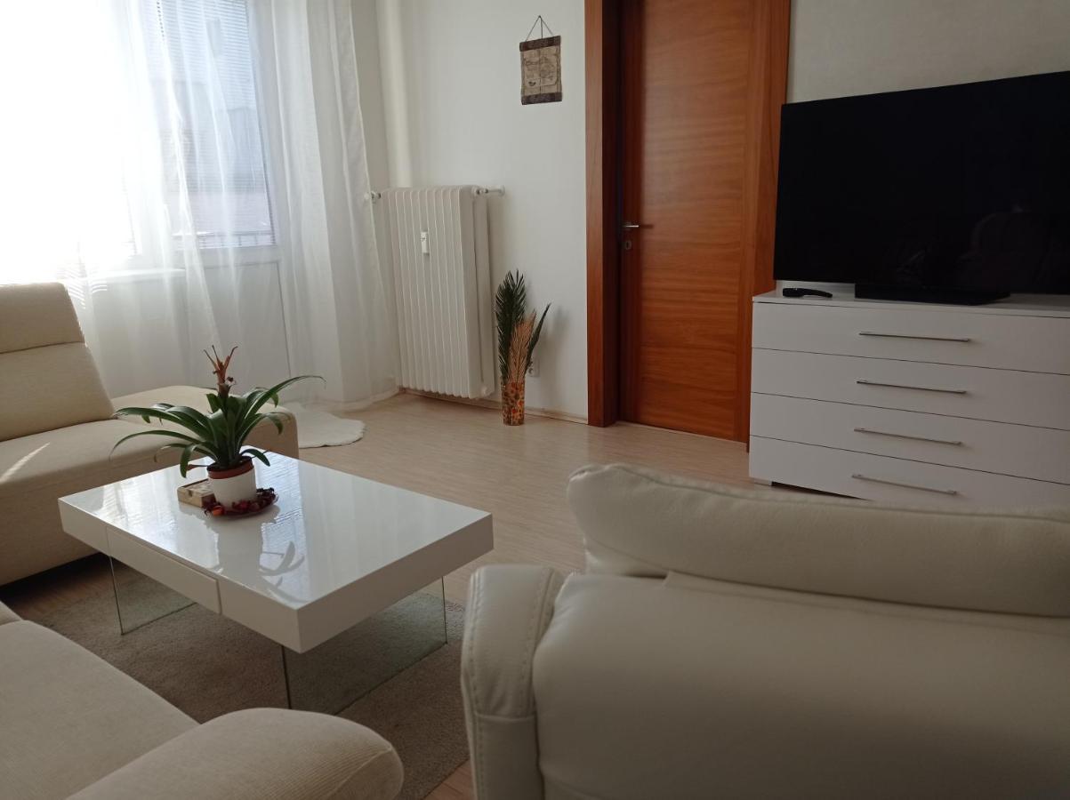 Amazing Flat In Old Town With Large Balcony Apartment Bratislava Exterior photo